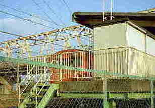 ���V�O���w�����𔭎Ԃ��镐������{���{���s���d��